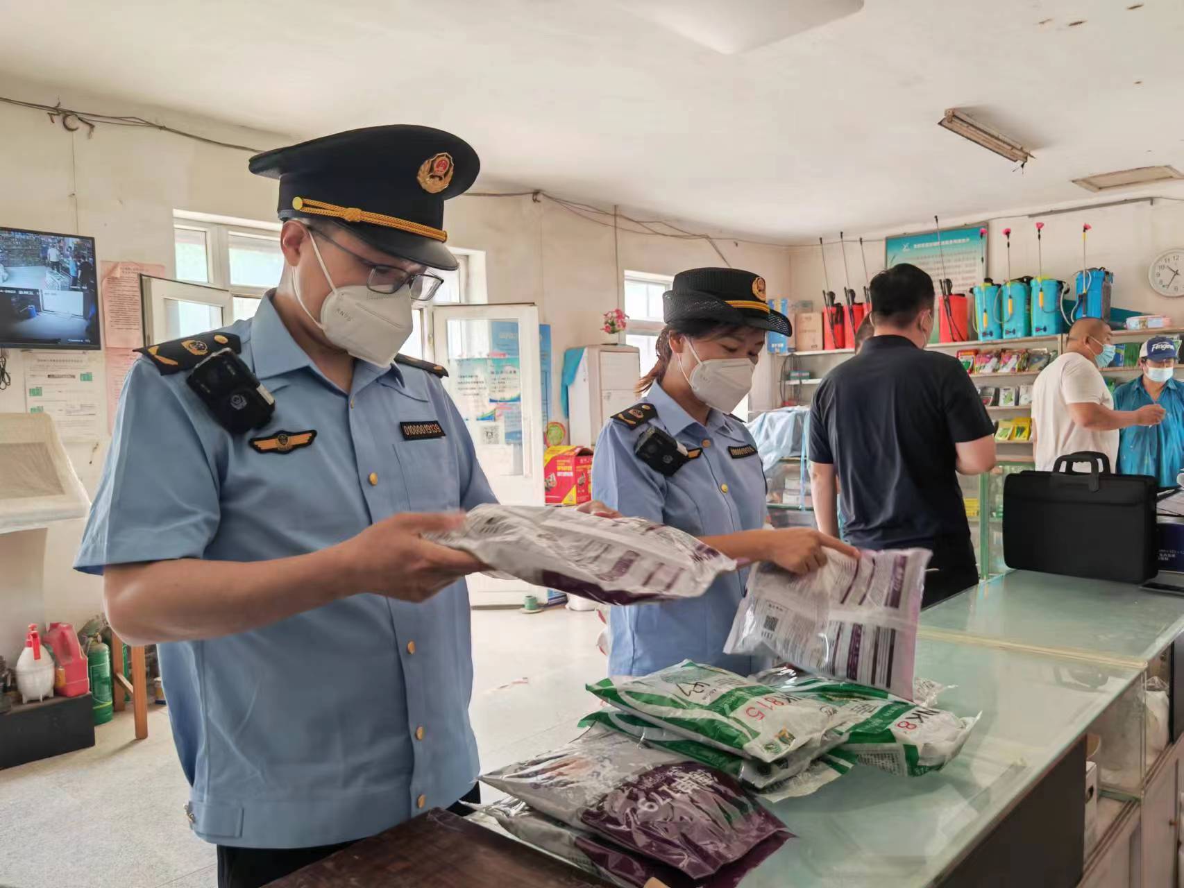 護(hù)春耕 北京市農(nóng)業(yè)執(zhí)法部門多項舉措加強(qiáng)農(nóng)資監(jiān)管